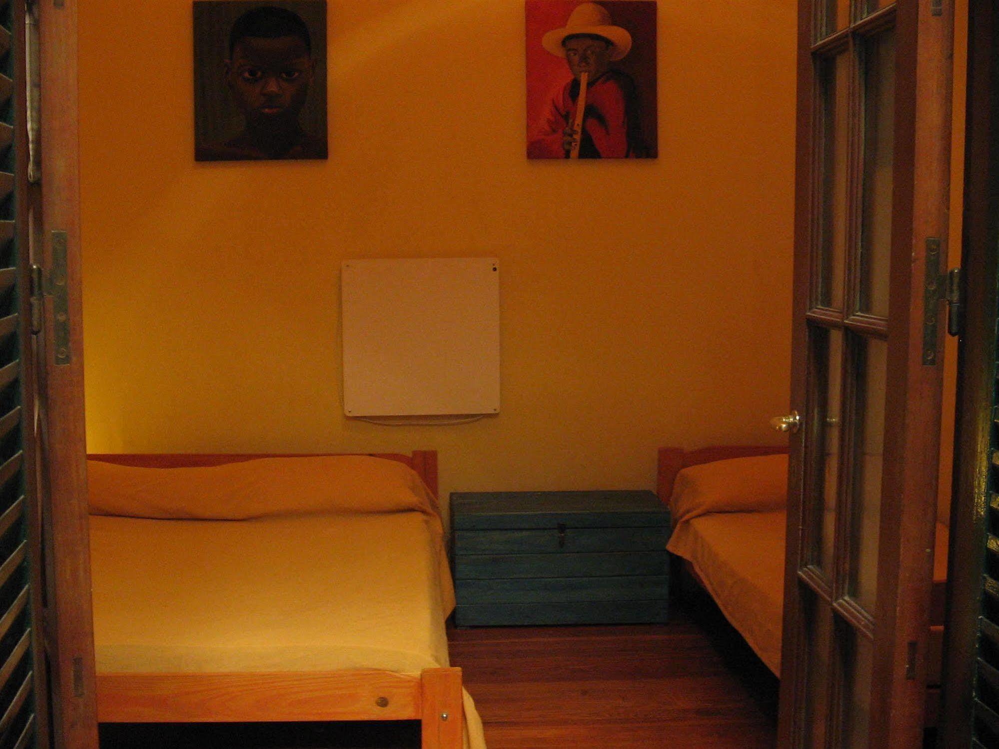 VI Luz Y Entre Hostel Buenos Aires Buitenkant foto