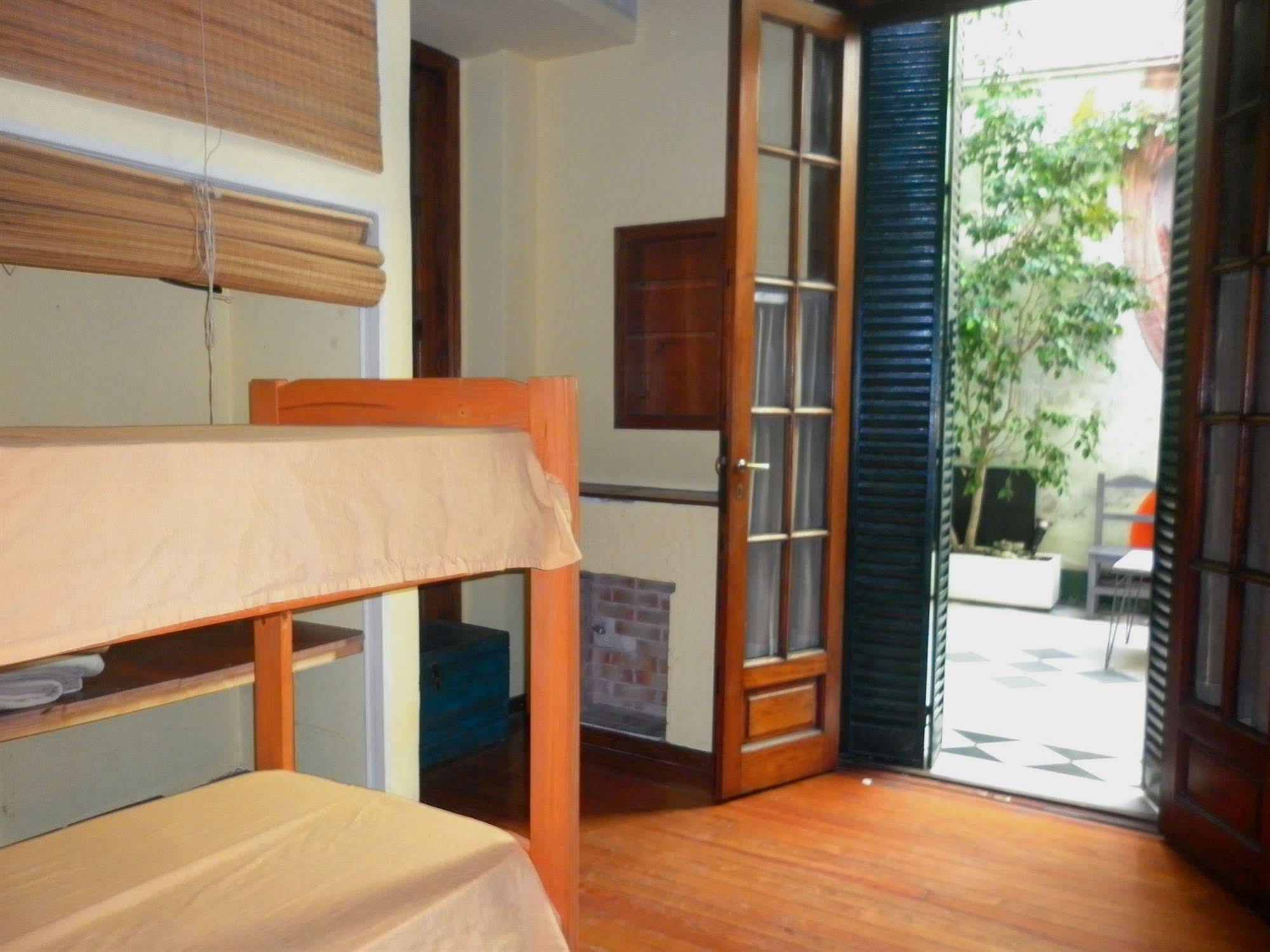 VI Luz Y Entre Hostel Buenos Aires Buitenkant foto