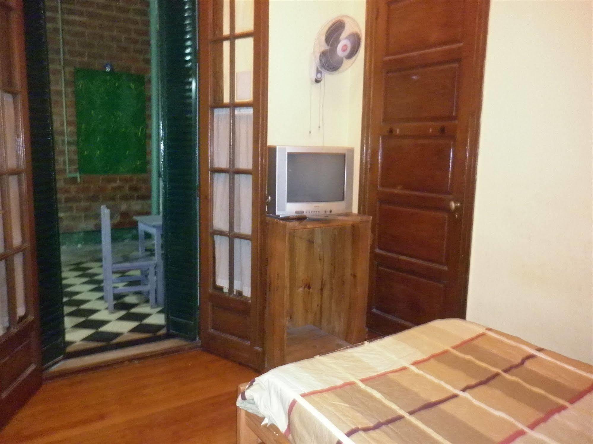 VI Luz Y Entre Hostel Buenos Aires Buitenkant foto